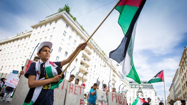 Isrealfeindliche Demonstration unter dem Titel &quot;Al-Quds-Tag - Free Palestine&quot;, Wien am 11. Juli 2015.