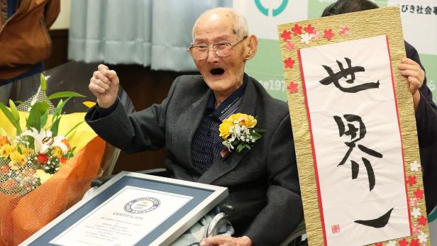 Der älteste Mann der Welt empfiehlt viel zu lächeln