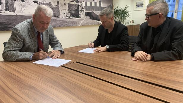 Klaus Schneeberger und Rainer Spenger unterschrieben am Mittwoch ein Arbeitsübereinkommen