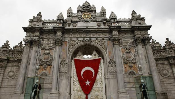 Der Dolmabahce Palast aus der Zeit des Osmanischen Reichs