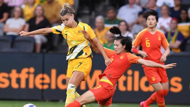 Verlegung: Das Qualifikationsturnier im Frauenfußball (im Bild: China gegen Australien) wurde statt in Nanjing in Sydney ausgetragen.
