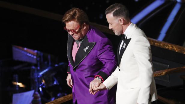 Elton John und Ehemann David Furnish bei den Oscars.