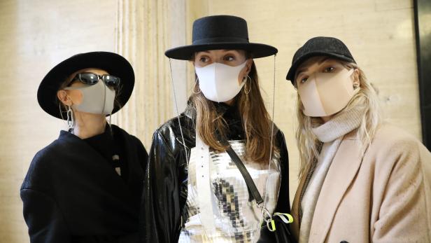 London Fashion Week: Mundschutz als Modeaccessoire