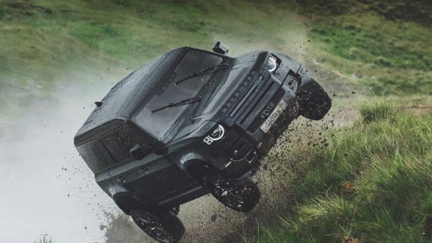 Neuer Land Rover Defender: Im Bond-Film fliegt er 30 Meter weit