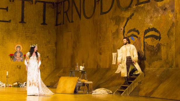 Andrea Danková als Floria Tosca und Demos Flemotomos als Mario Cavaradossi