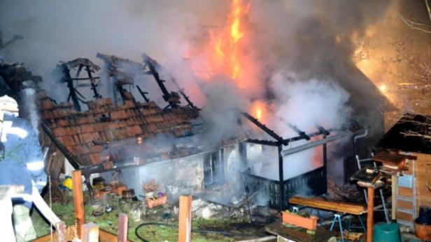 Das Anwesen in Otterthal wurde als Wochenendhaus genutzt. Es brannte bis auf die Grundmauern nieder, das Nachbarhaus wurde gerettet