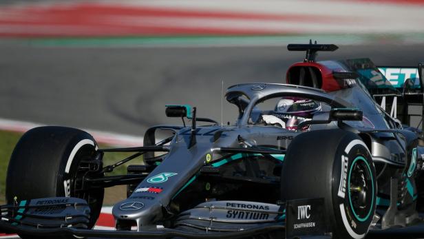 Mercedes auf den ersten Test-Kilometern tonangebend