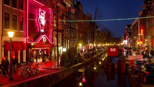 Lichter im Amsterdamer Rotlichtviertel gehen wieder an