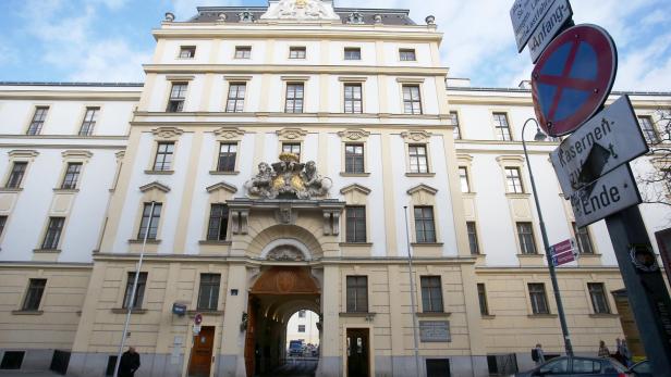 Außenfassade der Wiener Stiftskaserne wird begrünt