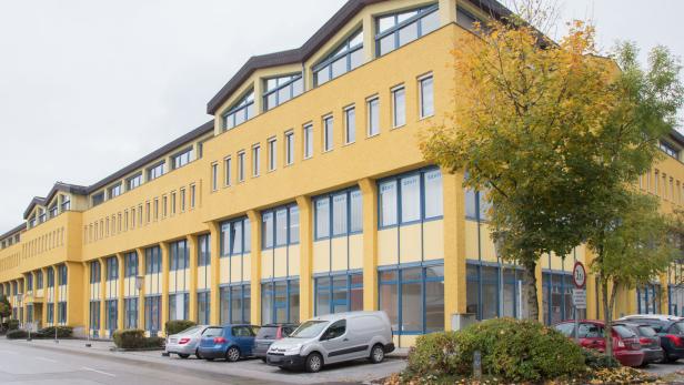 Im Asylzentrum in Bergheim war ehemals die Informatikabteilung von Porsche untergebracht.