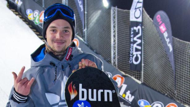 Mathias Weissenbacher machte auf dem Fridge Festival 2013 den dritten Platz im Big Air -Snowboard-Contest