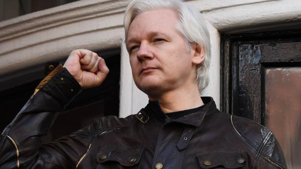 Assange wurde während seiner Zeit in der Botschaft von Ecuador Vater