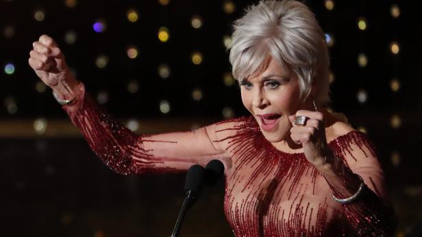 Zurück zu grauem Haar: Jane Fondas Friseur erklärt, wie's geht