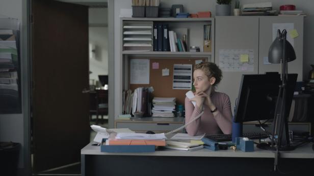 Julia Garner als Mädchen für alles in einer Filmfirma: &quot;The Assistant&quot;