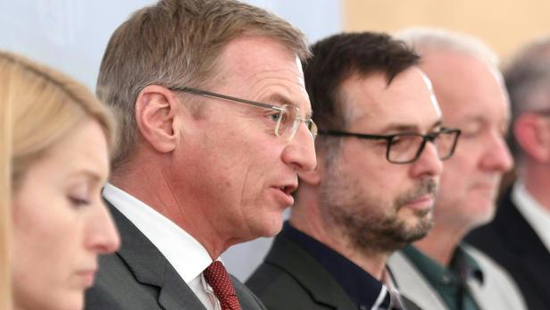 Mit einem neunköpfigen Team versuchte Landeshauptmann Thomas Stelzer (ÖVP) die Situation zu entschärfen