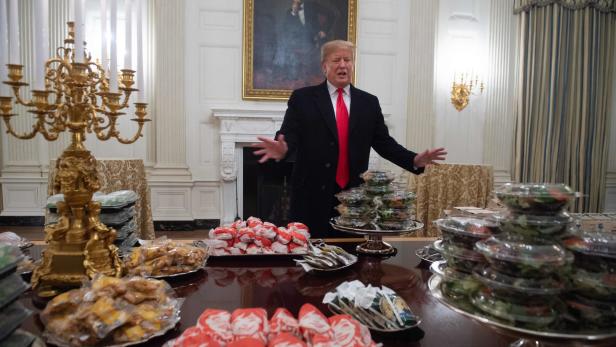 2019 ließ Trump im Weißen Haus ein ganzes Football-Team mit Fast-Food bewirten.