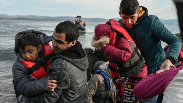 Flüchtlinge: Griechenland setzt Tränengas an Grenze ein