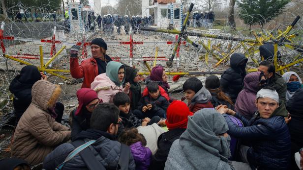 Beim türkisch-griechischen Grenzübergang bei Pazarkul/Kastanies gab es kein Weiterkommen für die syrischen Flüchtlinge