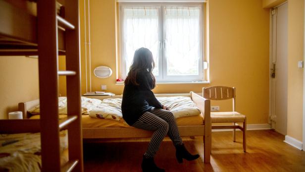 Die Zahl der Betretungsverbote nimmt gegenüber 2019 deutlich zu. Frauen suchen daher verstärkt Zuflucht in den Frauenhäusern