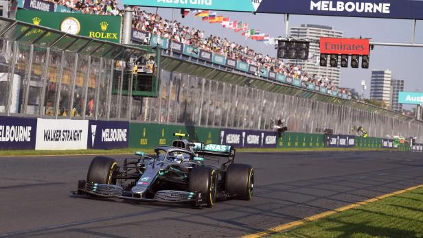 Ein Formel-1-Rennwagen auf der Strecke in Melbourne, Australien.