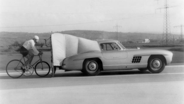 Rekordfahrt im Windschatten des Mercedes-Flügeltürers