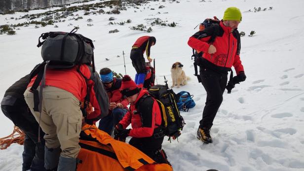Am Schneeberg wurde ein Alpinist von einem Schneebrett erfasst. Er überlebte den 500-Meter-Absturz