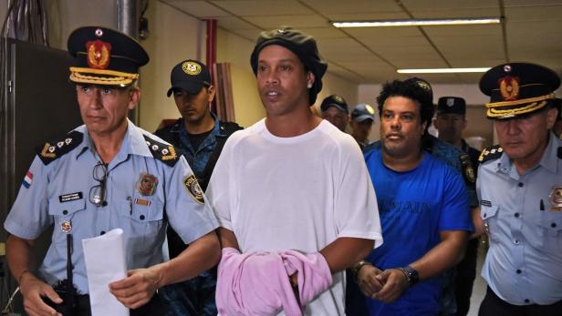 Ex-Weltfußballer Ronaldinho bleibt in Paraguay länger in Haft
