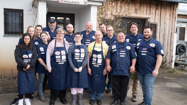 Niederösterreich: Menschen mit Behinderung kochen mit freiwilligen Helfern