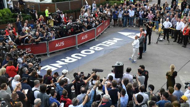 Die Formel-1-Bossen erklärten vor einer Journalistenschar, dass in Melbourne nicht gefahren wird.