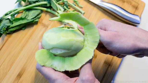 Auch die Schalen von Kohlrabi geben einer Suppe Aroma