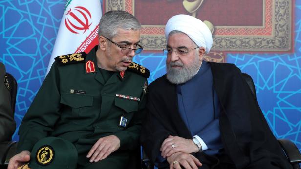 Militärchef Bagheri (links) mit Präsident Hassan Rouhani.