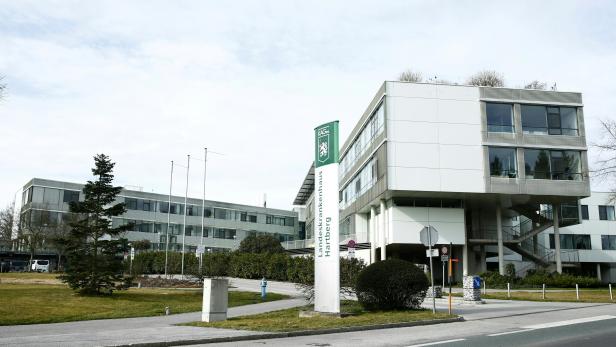 Eine Mitarbeiterin des steirischen Krankenhauses ist mit dem Coronavirus infiziert.