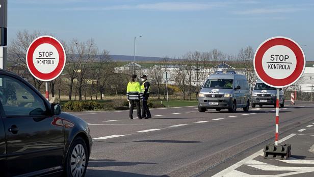 Tschechien schließt Grenze fast völlig; Regierung entscheidet am Montag über Lockdown-Ende