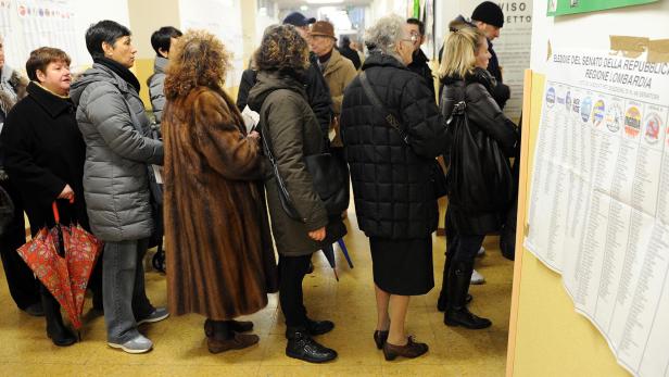 Die Italiener wählten am Sonntag und Montag ein neues Parlament. Ab 15 Uhr waren die Wahllokale geschlossen, danach wurden bereits die ersten Exit Polls veröffentlicht.