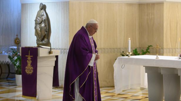 Papst betet für altere Menschen, die Angst haben
