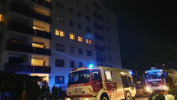 St. Pölten: Feuerwehr bekämpfte Flammen in einem Hochhaus
