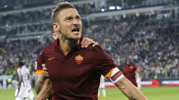 Opa &amp;amp; Roma: Francesco Totti ist auch mit 38 Jahren noch das Herz und Hirn von AS Roma. Heute matcht er sich mit dem FC Bayern und Alaba.