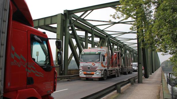 Alte Mauthausner Donaubrücke braucht dringend Entlastung