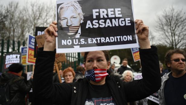 Wegen Corona: Assange hofft auf Freilassung