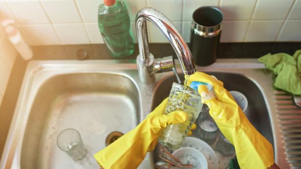 Keimschleuder Küchenschwamm: Reinigen in der Mikrowelle?