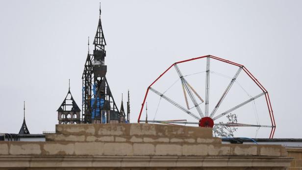 &quot;Dismaland&quot; im ehemaligen Freibad von Weston-super-Mare