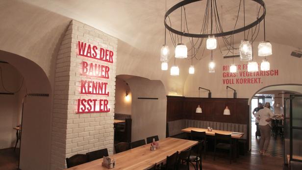 Im ehemaligen Stadtkrug eröffnete Familie Huth den Rinderwahn. Die alte Holzvertäfelung wurde nicht entfernt.