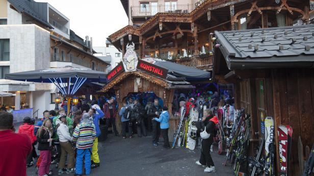 Die Après-Ski-Szene in Ischgl und anderen Tiroler Skiorten hat sich als Brandherd bei der Ausbreitung des Coronavirus erwiesen