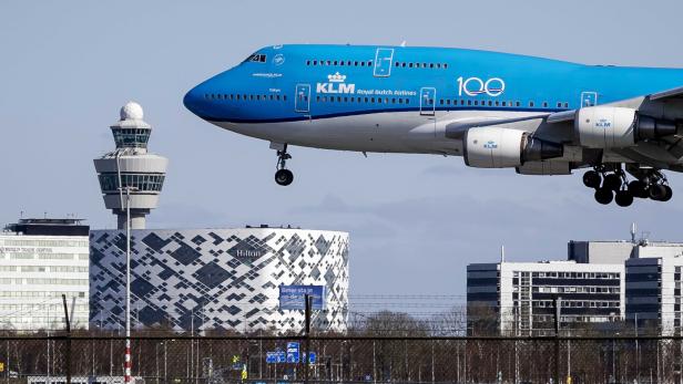Dutch airline KLM retires Boeing 747 fleet early due to Coronavirus crisis