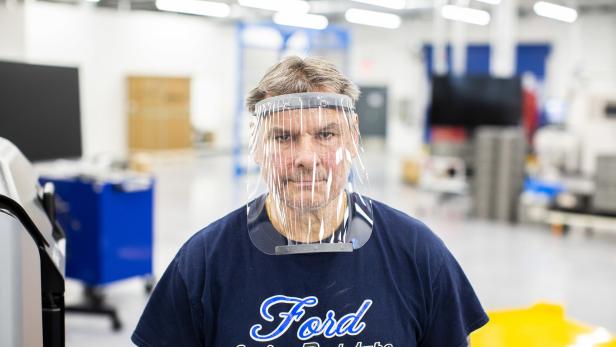 Ford hat sich auch mit 3M und GE Healthcare zusammengeschlossen, um Gesichtsmasken zu produzieren.