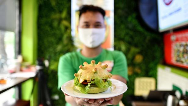 G'schmackig: Gastronom verkauft Corona-Burger