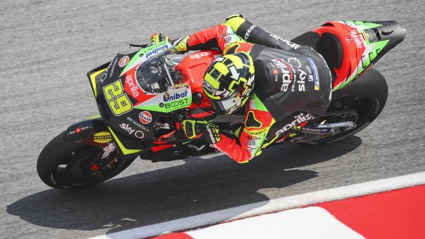 Ein Motorradfahrer auf einer Aprilia beim Großen Preis von Malaysia 2019.