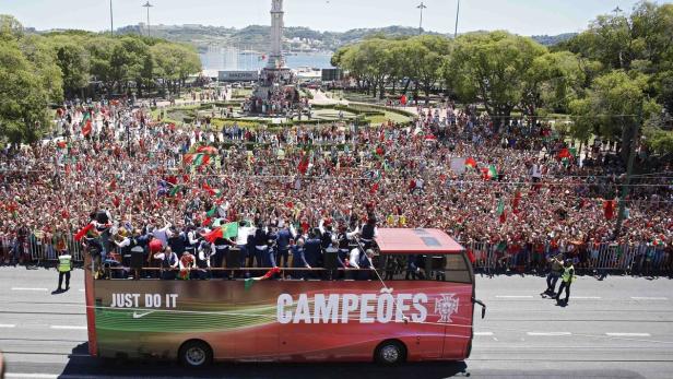 Zehntausende Fans empfingen die Campeões