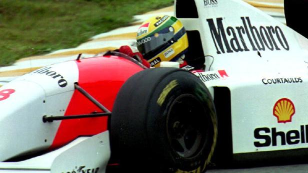 Ayrton Senna auf dem Weg zum Sieg in Donington Park 1993