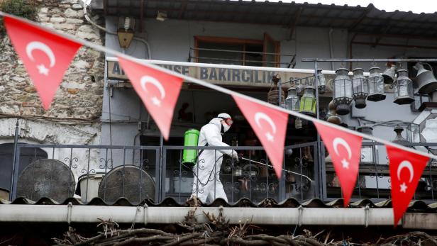 Massengräber? Enormer Anstieg der Corona-Infektionen in Türkei